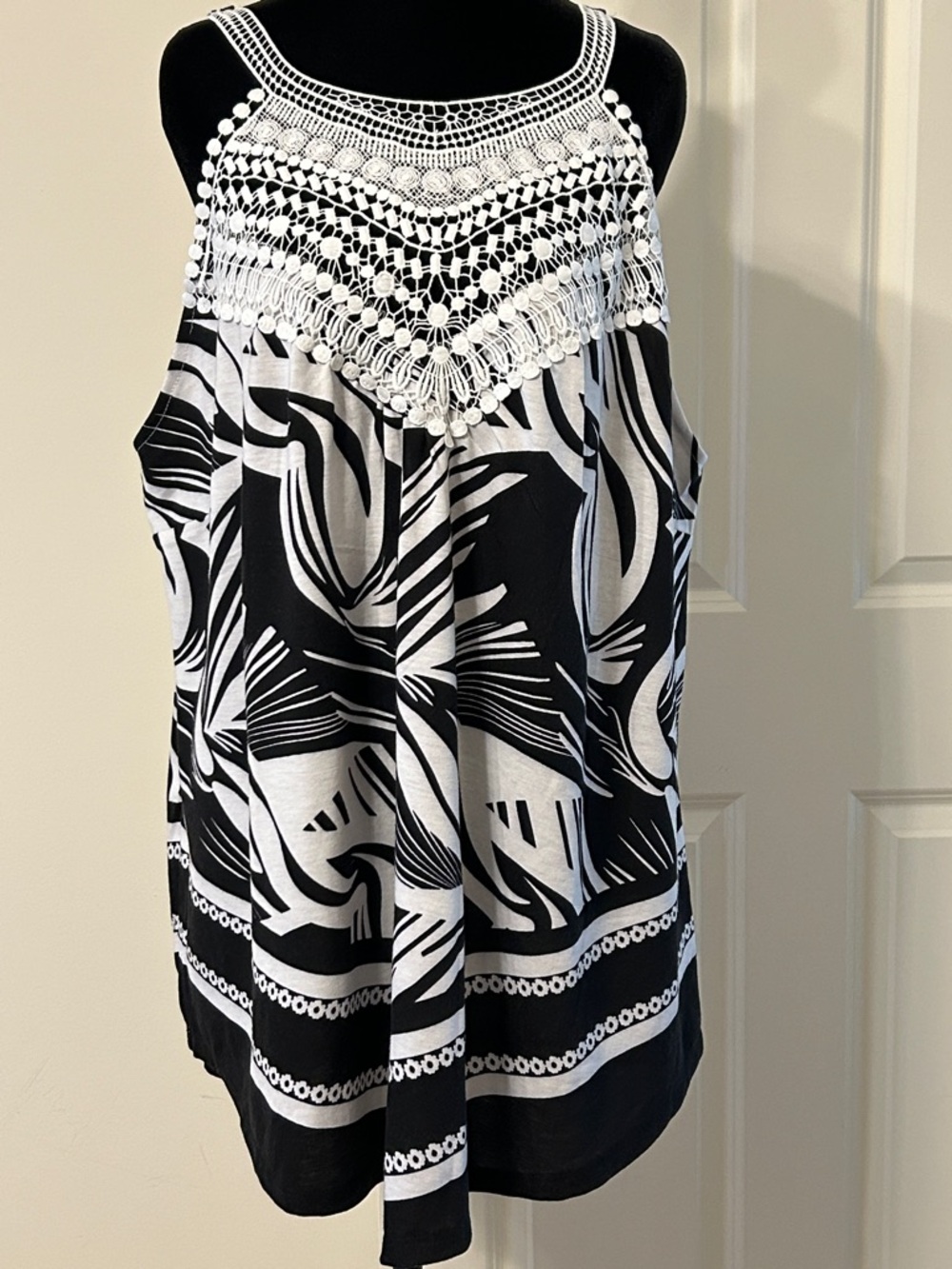 Crochet Yoke Black & White Sleeveless Women's Top by Cato.